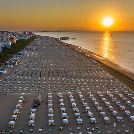Dal Moro Apartment Lignano Sabbiadoro Bagian luar foto