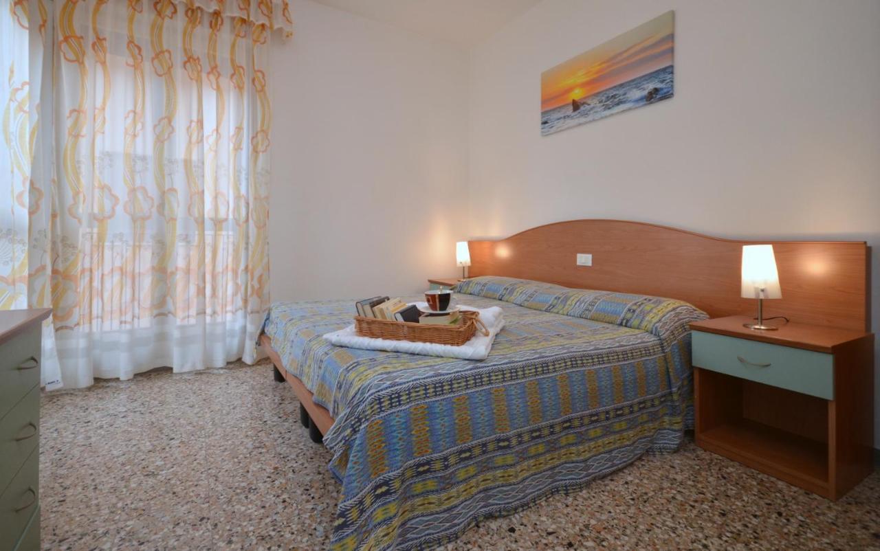 Dal Moro Apartment Lignano Sabbiadoro Bagian luar foto