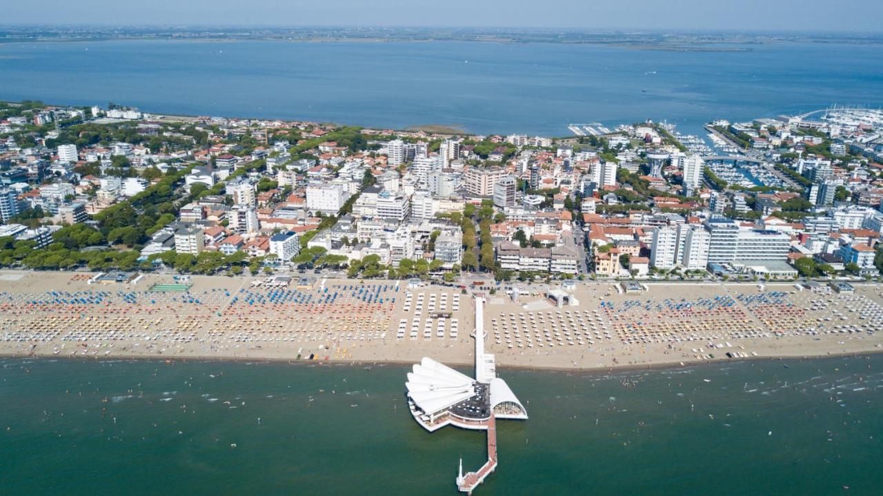 Dal Moro Apartment Lignano Sabbiadoro Bagian luar foto