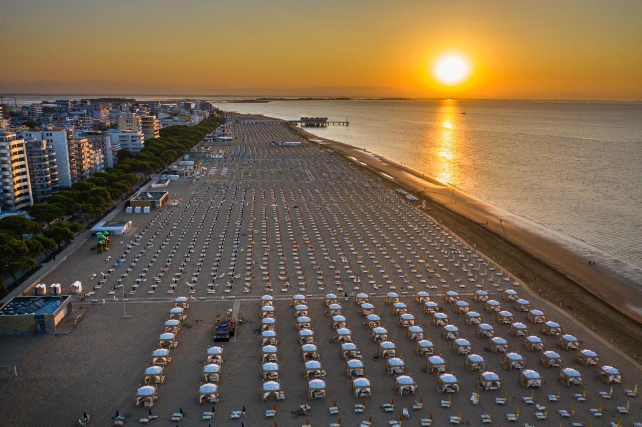 Dal Moro Apartment Lignano Sabbiadoro Bagian luar foto